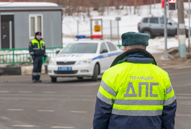 На проспекте Маршала Жукова занесло иномарку