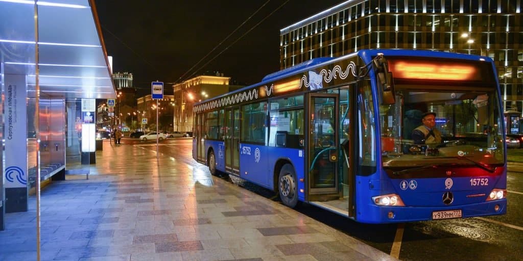 Шесть автобусов изменят маршрут в Хорошёво-Мнёвниках из-за ночной подготовки к параду